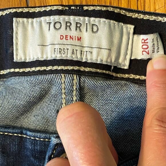 TORRID SKY HIGH SKINNY JEAN - PREMIUM STRETCH MEDIUM WASH - Picture 5 of 9